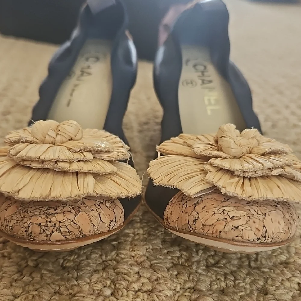CHANEL Navy and Cream Flats with Floral Accent - Picture 2 of 14